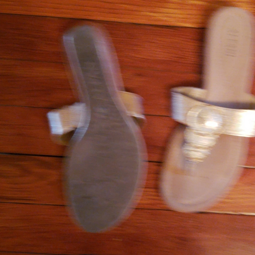 Gold slipper - Picture 2 of 2